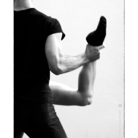 LES LUMIÈRES DE LA DANSE 

© @spiro_photographer

#grip #tightly #holdme #moderndance #ballet #blackandwhite #blackandwhitephotography #analoguephotography #photographer #oaxacafotografo
