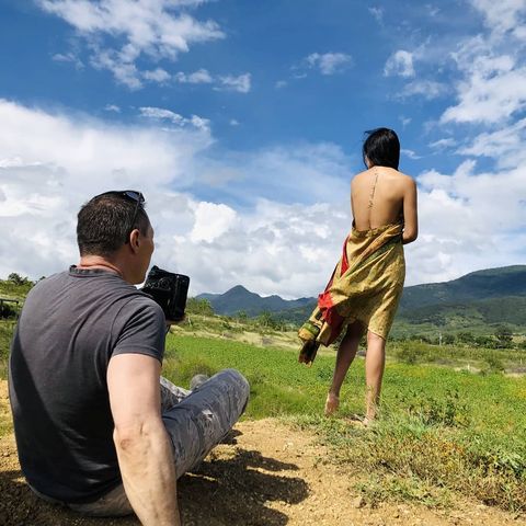 BTS - Behind the scenes
Big thank you to Isaac for the great BTS photos.

Fotos: @isaac_i.r 
Model: @shadylunera 
Assistant: @ramiressantii
@spiro_photographer 

#bts #behindthescenes #photoshoot #inthemountains #photographerslife #model #onlocation #naturalbeauty #natural #naturallight #flowerfields
