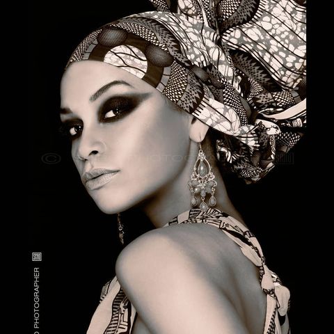 EDITORIAL © copyright
@spiro_photographer

#editorial #afrofashion #africanheadwraps #african #magazineshoot #photographer #oaxacafotografo #oaxaca #retrato #portrait #smokeyeye #intense