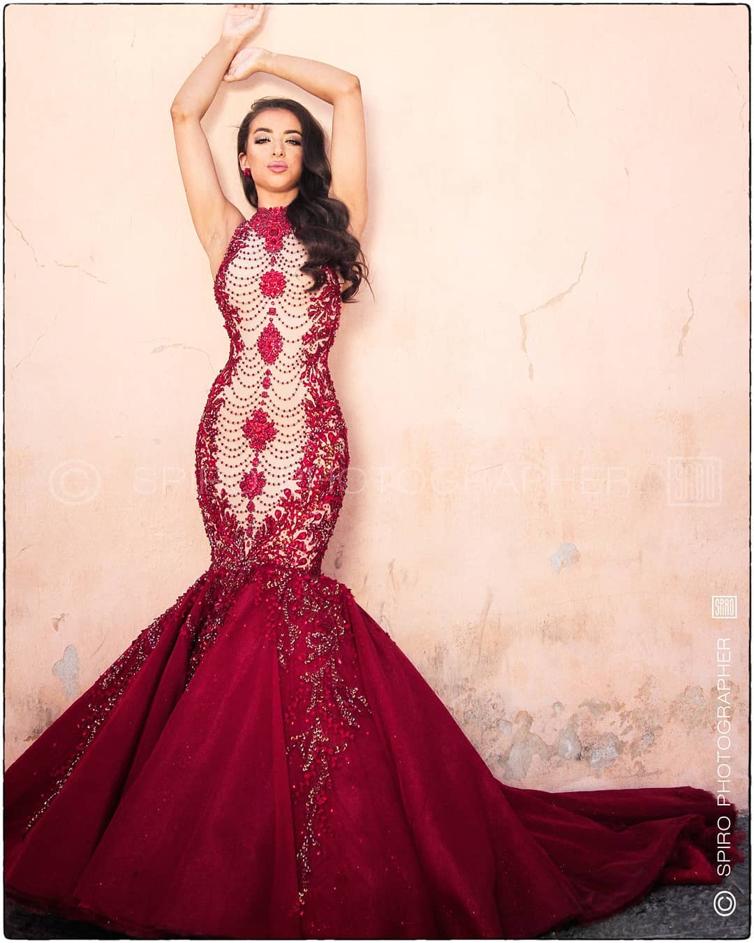 Gorgeous, ellegant, 
Ashleigh @ashleighwild_ 
@missglobalengland_ 
Wearing only the very finest in evening gowns from the renowned, 
Leo Almodal @leoalmodal 
Photographed in Oaxaca city, 
for @missglobalofficial 
copyright
@spiro_photographer 
Spiro Polichronopoulos 
Assistant: @dabeatlo 
Coach & syling: @iam_seydinaallen 
#ellegance #gorgeous #shapely #model #modeling #eveninggowns #eveninglook #red #woman #photography #photographerlife #photoshoot #missglobalofficial #oaxacafotografo #oaxaca #england #beauty #bestjobintheworld #bestjobever #luckyme