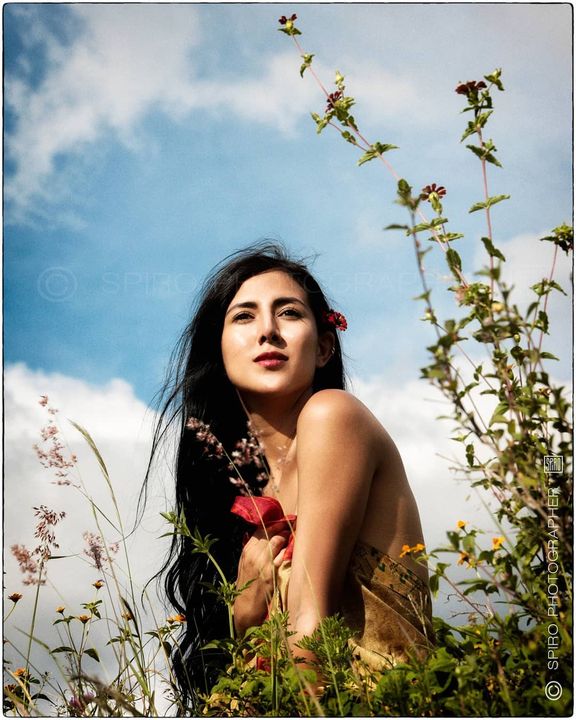 FLOWER CHILD Playing in the fields, SPIRO / PhotographerShadia SuarezModel: @shadylunera - Instagram Photo: @spiro_pho...