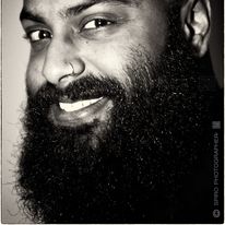 Spiro Photographer Retrato Portrait closeup of 1 person and beard